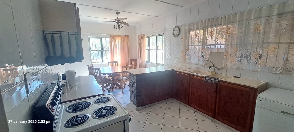 Ocean View 840: House Kitchen